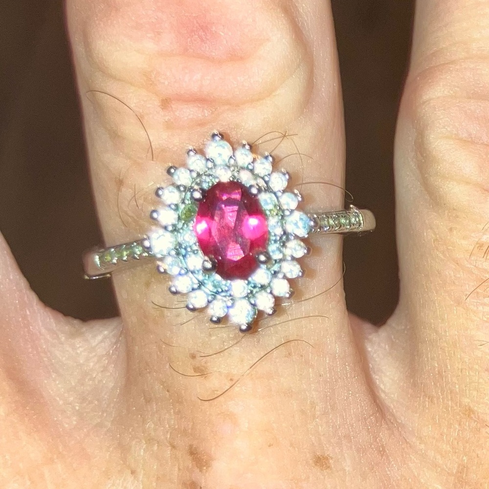 925 Sterling Silver and Red Gemstone Ring
Size 9 - Picture 5 of 6